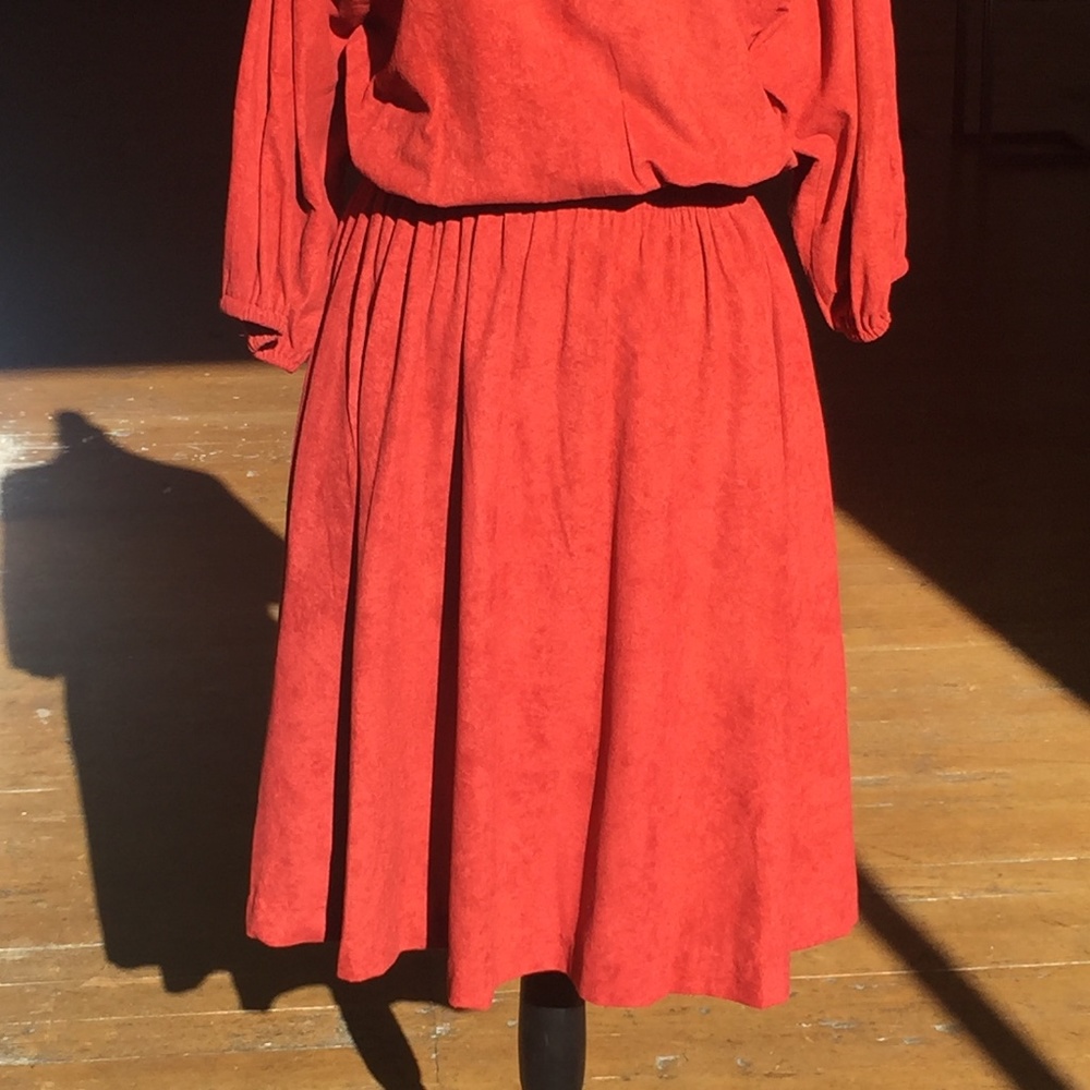 Vintage Rust colored 3/4" sleeve elastic waist button front midi dress - Picture 4 of 11